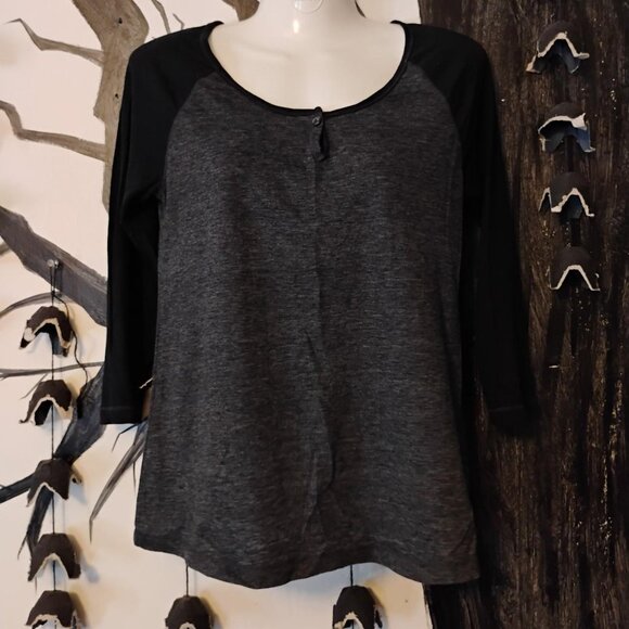 Vintage Old Navy Baseball Tee size Medium Dark Grey RAGLAN Black 3/4 sleeve - Picture 2 of 6
